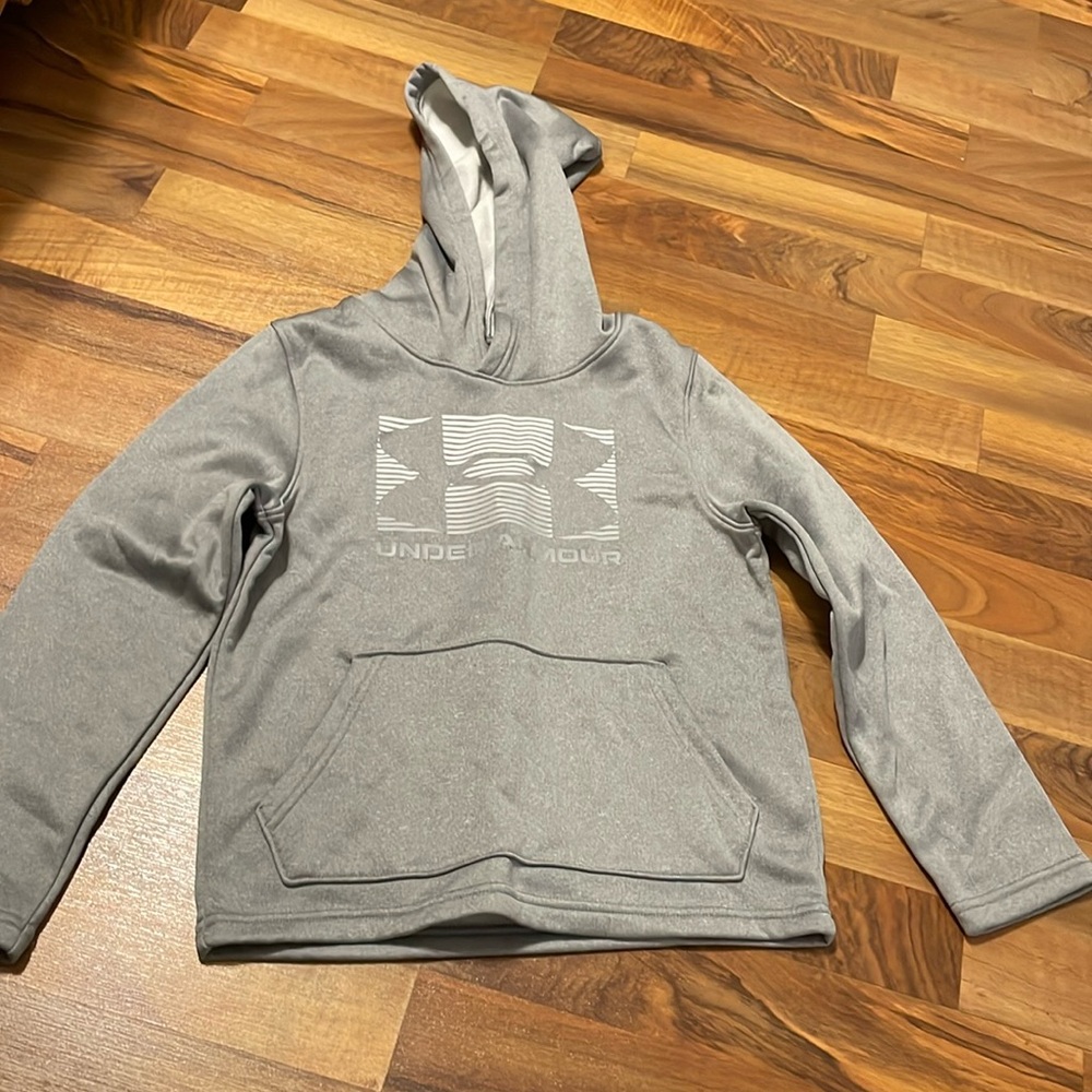 Youth small Under Armour small sweatshirt